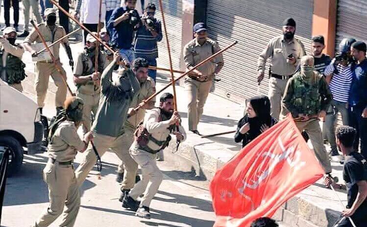 Photo of Kashmir, polizia indiana reprime musulmani sciiti