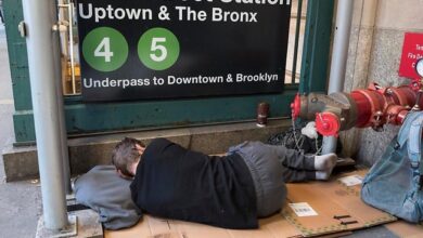 Photo of New York, senzatetto riparano nei vagoni metro