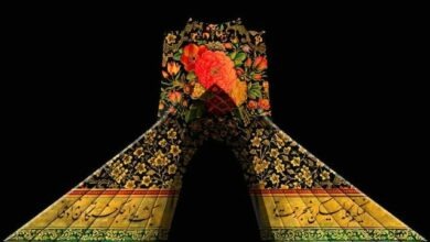 Photo of Teheran, danza di calligrafia sulla Torre Azadi